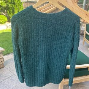 Women’s fuzzy green sweater